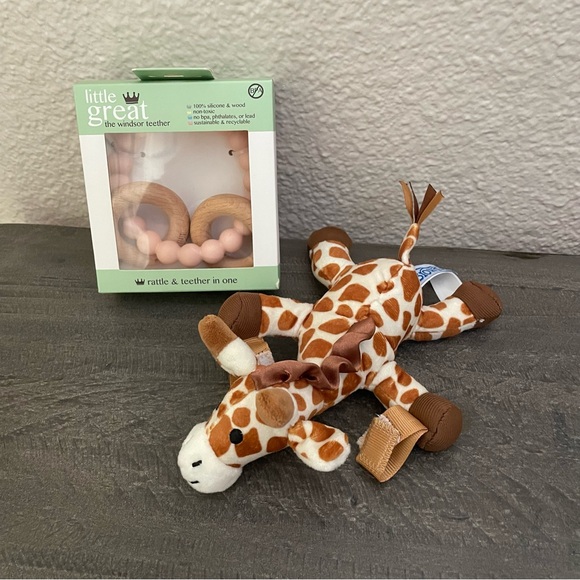 Dr browns Giraffe pacifier holder and Rattle & Teether Toy - Brown and White - Picture 1 of 4